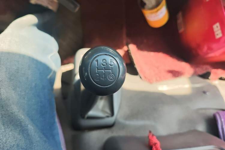Used Jinbei Hiace 2014 2.0L Fifth-Generation Xiangyun Comfort Type 1 4G20C Gear Lever