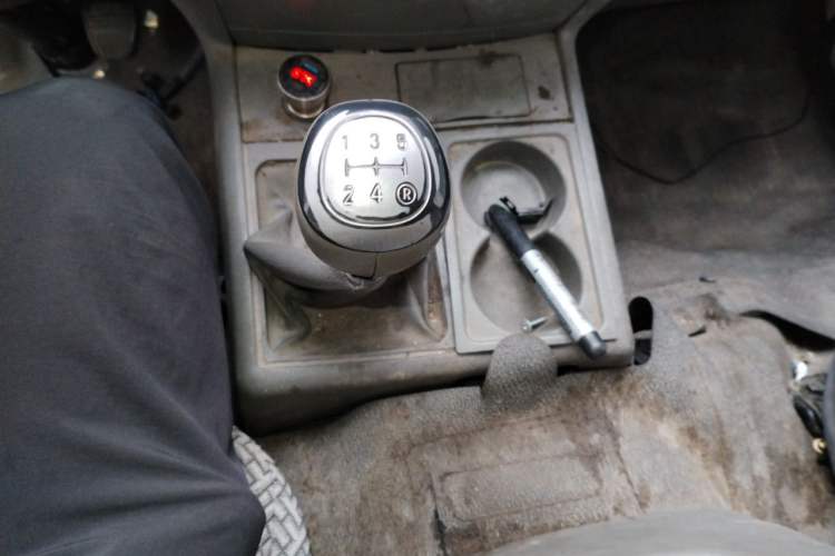 Used Jinbei Hiace 2014 2.0L 5th-Gen Power King Comfort Version V19 Gear Lever