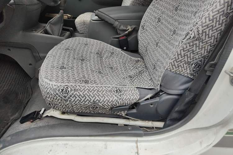 Used Jinbei Hiace 2014 2.0L 5th Generation Kuaiyunwang Business Version 4G20B Left Front Seat