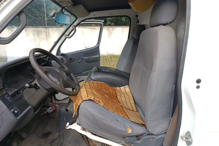 Used Jinbei Hiace 2014 2.0L Fifth-Generation Xiangyun Comfort Type 1 4G21C Left Front Seat