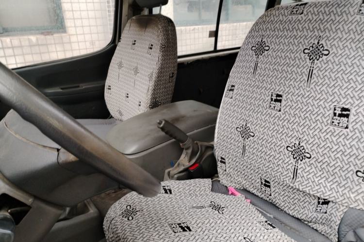Used Jinbei Hiace 2014 2.0L 5th-Gen Power King Comfort Version V19 Left Front Seat