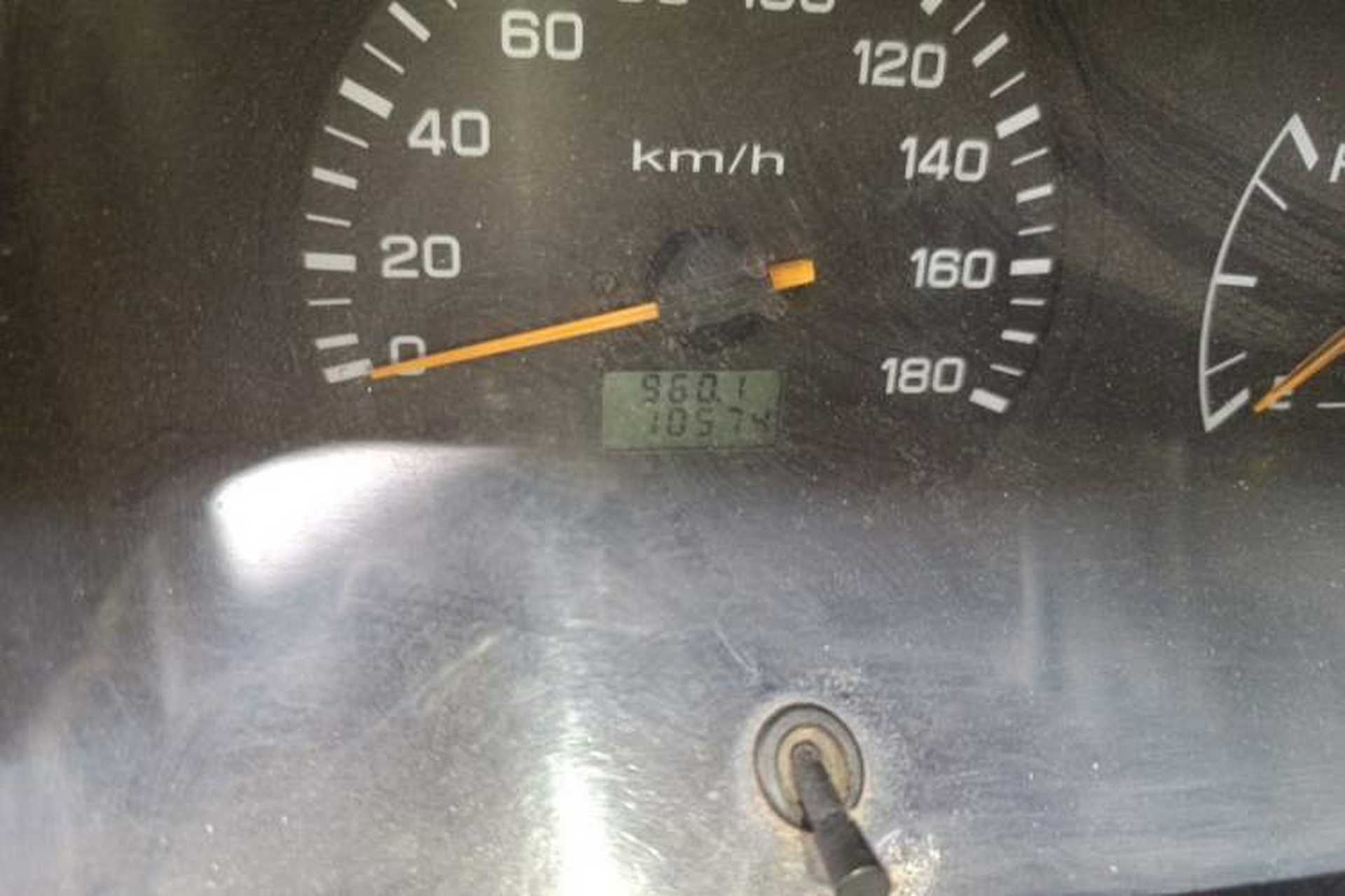 Used Jinbei Hiace 2014 2.0L Fifth-Generation Xiangyun Comfort Type 1 4G21C Odometer Close Up