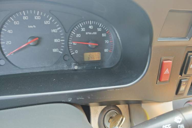Used Jinbei Hiace 2014 2.0L Fifth-Generation Xiangyun Comfort Type 1 4G20C Odometer Close Up