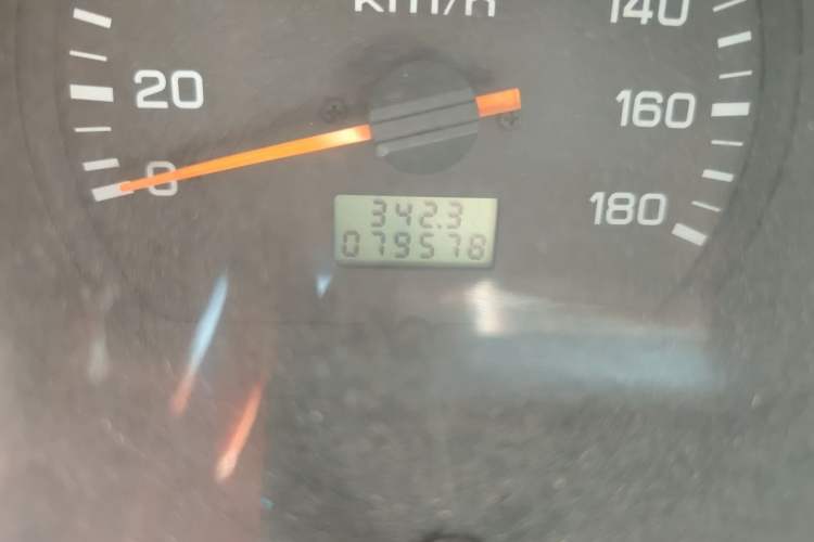 Used Jinbei Hiace 2014 2.0L Fifth-Generation Xiangyun Comfort Type 1 4G20C Odometer Close Up