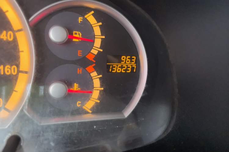 Used Jinbei Hiace 2014 2.0L Comfort Version V19 Odometer Close Up