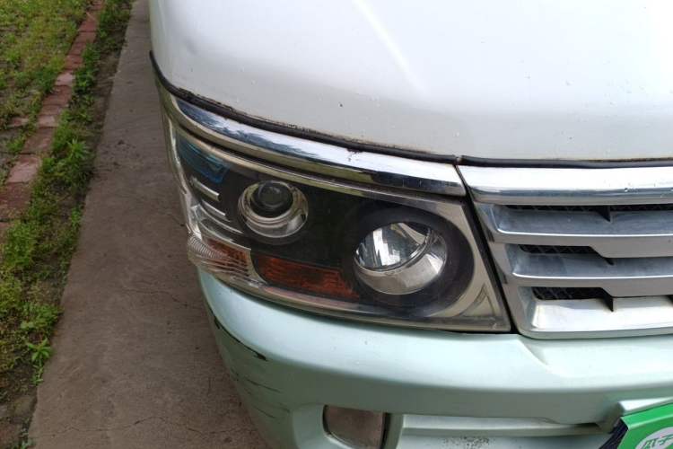 Used Jinbei Hiace 2014 2.0L Fifth-Generation Xiangyun Comfort Type 1 4G21C Right Front Headlight