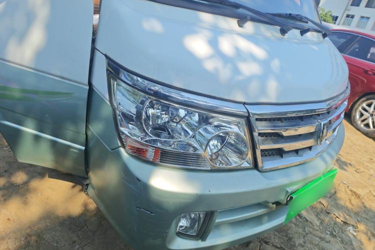 Used Jinbei Hiace 2014 2.0L Fifth-Generation Xiangyun Comfort Type 1 4G20C Right Front Headlight
