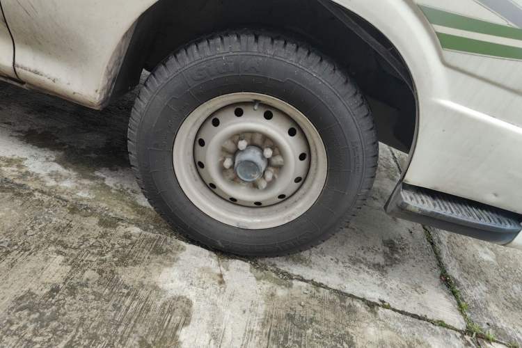 Used Jinbei Hiace 2014 2.0L 5th Generation Kuaiyunwang Business Version 4G20B Right Front Wheel Hub