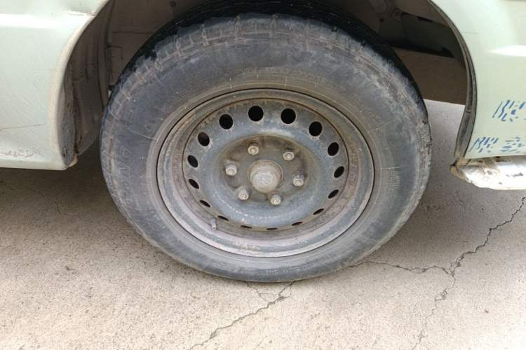 Used Jinbei Hiace 2014 2.0L Fifth-Generation Xiangyun Comfort Type 1 4G21C Right Front Wheel Hub
