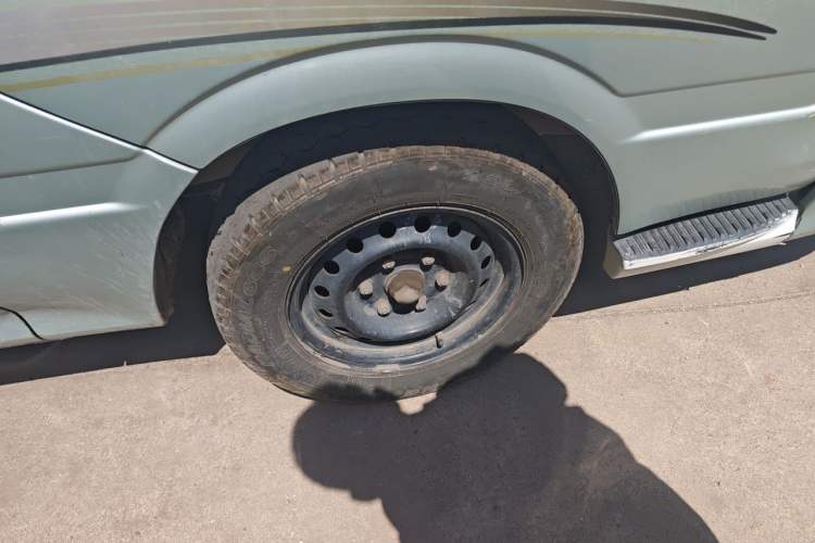 Used Jinbei Hiace 2014 2.0L Fifth-Generation Xiangyun Comfort Type 1 4G20C Right Front Wheel Hub