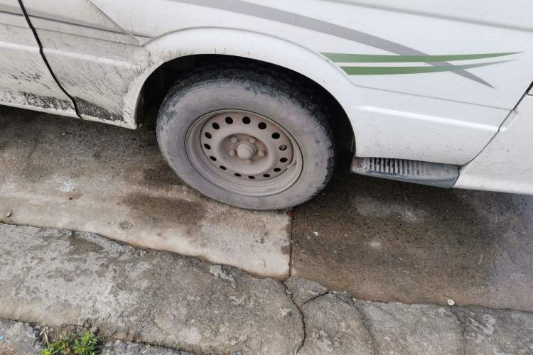 Used Jinbei Hiace 2014 2.0L 5th Generation Kuaiyunwang Business Version 4G20B Right Front Wheel Hub