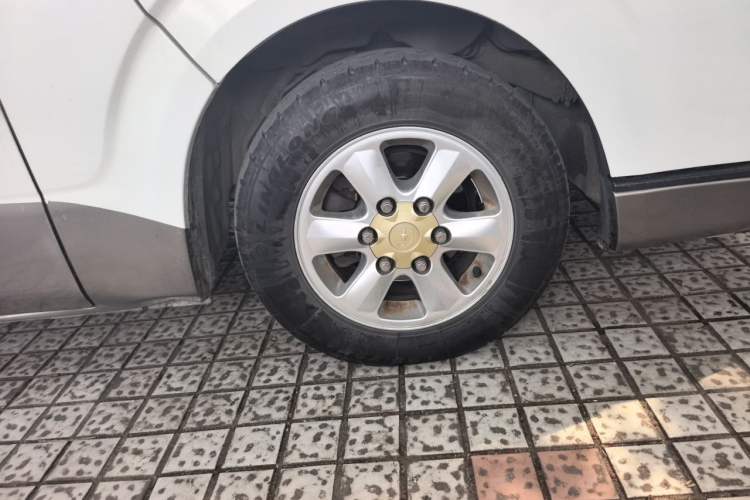 Used Jinbei Hiace 2014 2.0L Comfort Version V19 Right Front Wheel Hub