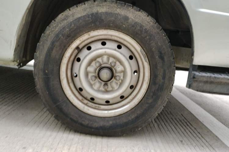 Used Jinbei Hiace 2014 2.0L 5th-Gen Power King Comfort Version V19 Right Front Wheel Hub