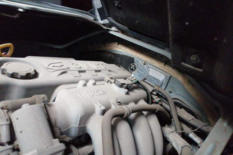 Used Jinbei Hiace 2014 2.0L Comfort Version V19 Engine Bay Left