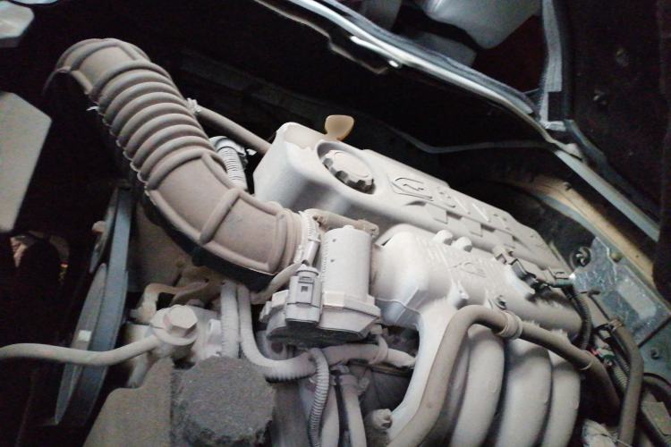 Used Jinbei Hiace 2014 2.0L Comfort Version V19 Engine Bay