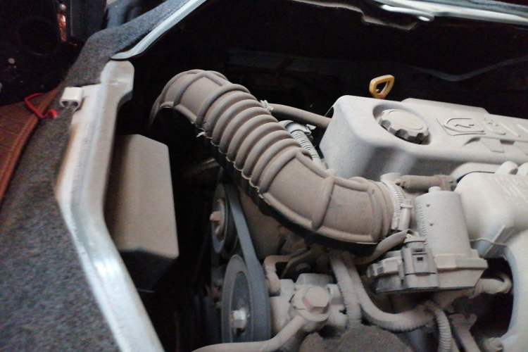 Used Jinbei Hiace 2014 2.0L Comfort Version V19 Engine Bay Right