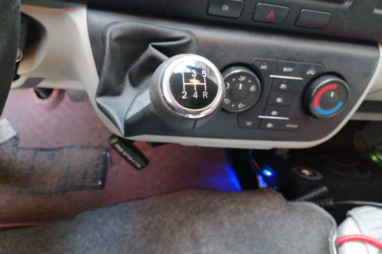 Used Jinbei Hiace 2014 2.0L Comfort Version V19 Gear Lever