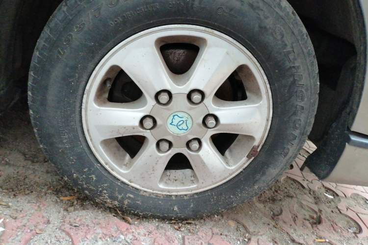 Used Jinbei Hiace 2014 2.0L Comfort Version V19 Right Front Wheel Hub