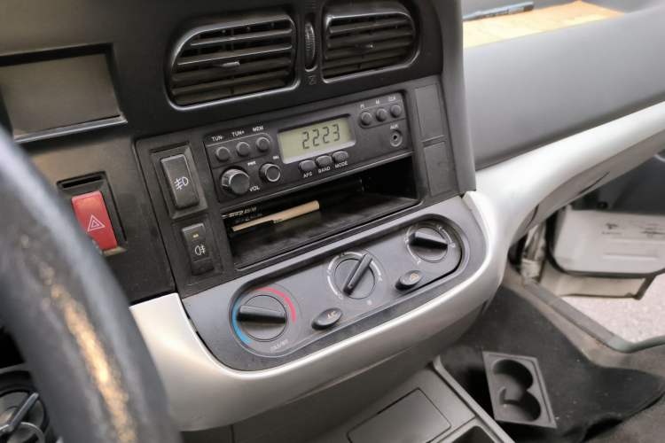 Used Jinbei Hiace 2014 2.0L Fifth-Generation Xiangyun Comfort Type 1 4G20C Audio And AC Panel