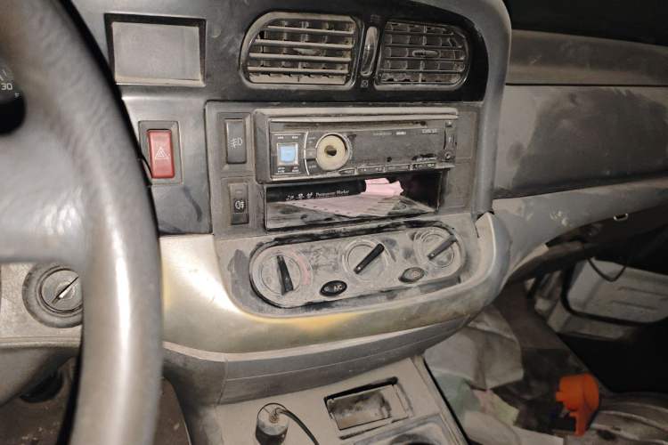 Used Jinbei Hiace 2014 2.0L 5th Generation Kuaiyunwang Business Version 4G19 Audio And AC Panel