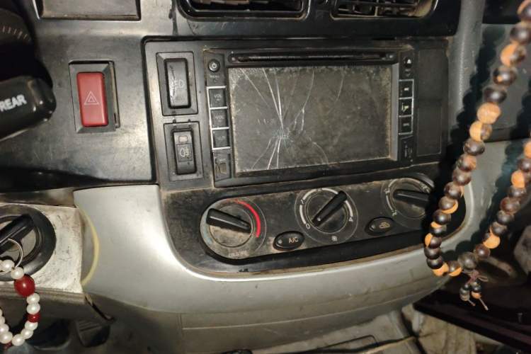 Used Jinbei Hiace 2014 2.0L Fifth-Generation Xiangyun Comfort Type 1 4G20C Audio And AC Panel