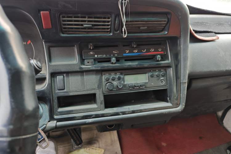 Used Jinbei Hiace 2014 2.0L Fifth-Generation Xiangyun Comfort Type 1 4G20C Audio And AC Panel