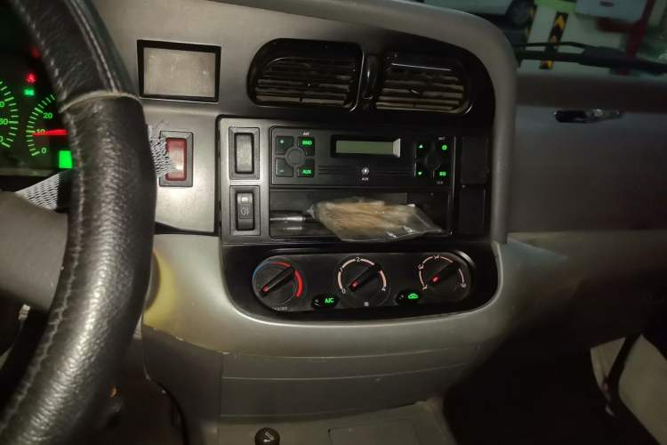 Used Jinbei Hiace 2014 2.0L 5th Generation Kuaiyunwang Business Version 4G19 Audio And AC Panel