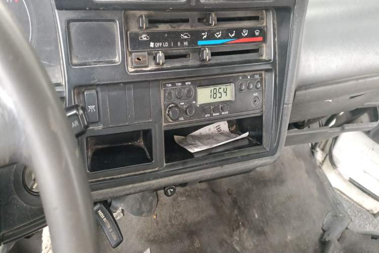 Used Jinbei Hiace 2014 2.0L Fifth-Generation Power King Classic V19 Audio And AC Panel