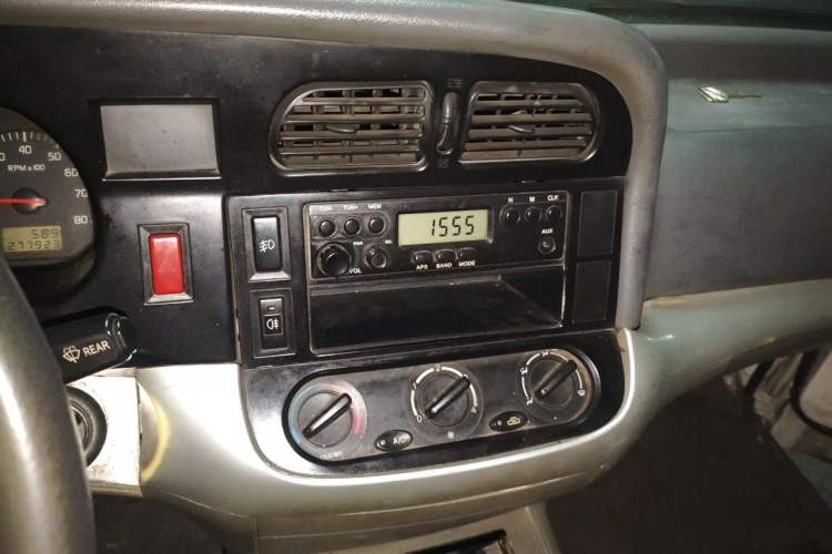 Used Jinbei Hiace 2014 2.0L Fifth-Generation Xiangyun Comfort Type 1 4G20C Audio And AC Panel
