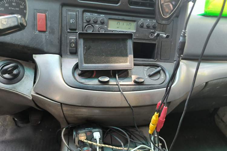 Used Jinbei Hiace 2014 2.0L Fifth-Generation Xiangyun Comfort Type 1 4G21C Audio And AC Panel