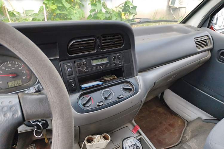 Used Jinbei Hiace 2014 2.0L Fifth-Generation Xiangyun Comfort Type 1 4G20C Audio And AC Panel