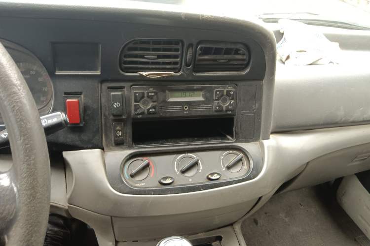 Used Jinbei Hiace 2014 2.0L Fifth-Generation Xiangyun Comfort Type 1 4G20C Audio And AC Panel