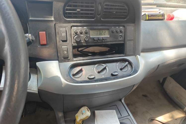 Used Jinbei Hiace 2014 2.0L Fifth-Generation Xiangyun Comfort Type 1 4G21C Audio And AC Panel
