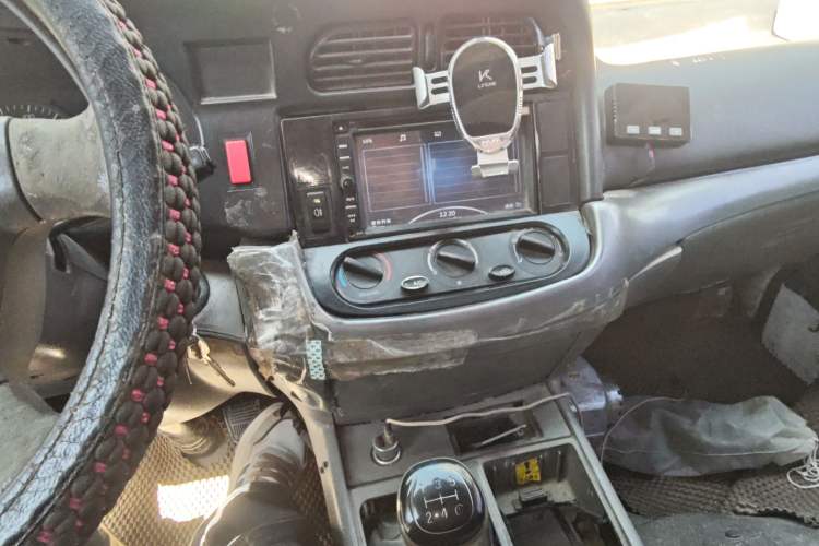 Used Jinbei Hiace 2014 2.0L Fifth-Generation Xiangyun Comfort Type 1 4G20C Audio And AC Panel