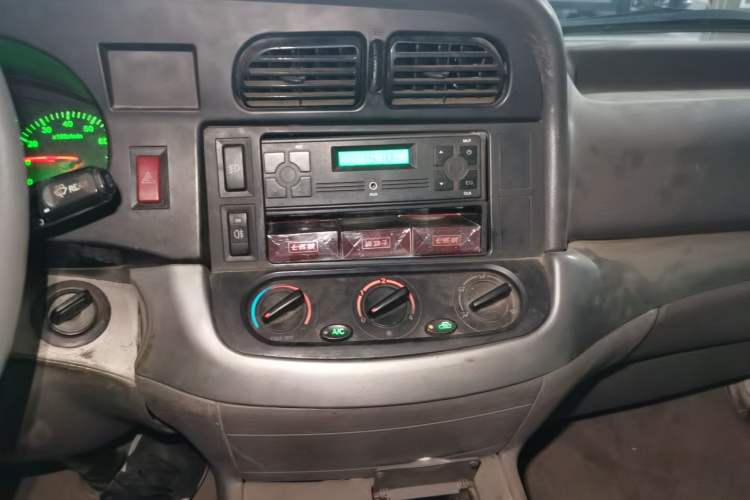 Used Jinbei Hiace 2014 2.0L 5th Generation Kuaiyunwang Business Version 4G19 Audio And AC Panel