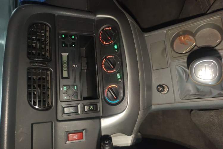 Used Jinbei Hiace 2014 2.0L 5th Generation Kuaiyunwang Business Version 4G19 Audio And AC Panel