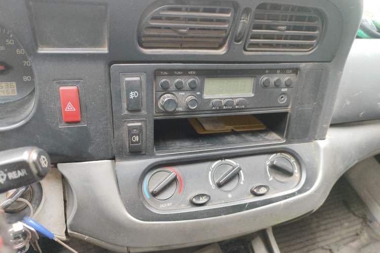 Used Jinbei Hiace 2014 2.0L 5th Generation Kuaiyunwang Business Version 4G19 Audio And AC Panel