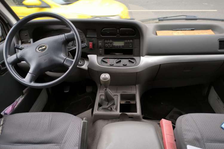 Used Jinbei Hiace 2014 2.0L Fifth-Generation Xiangyun Comfort Type 1 4G20C Center Console