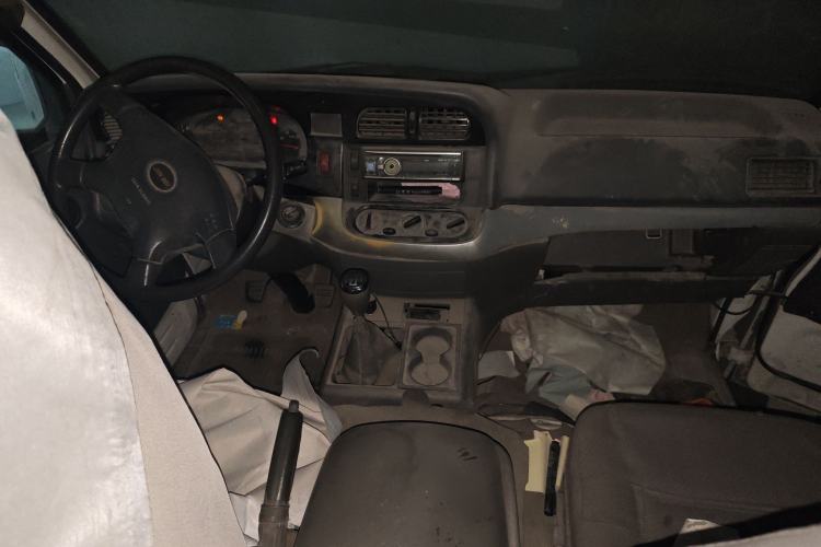 Used Jinbei Hiace 2014 2.0L 5th Generation Kuaiyunwang Business Version 4G19 Center Console