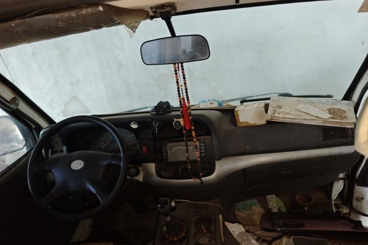 Used Jinbei Hiace 2014 2.0L Fifth-Generation Xiangyun Comfort Type 1 4G20C Center Console