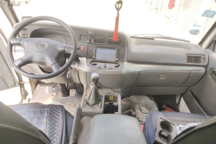 Used Jinbei Hiace 2014 2.0L 5th Generation Kuaiyunwang Business Version 4G19 Center Console