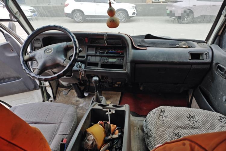 Used Jinbei Hiace 2014 2.0L Fifth-Generation Xiangyun Comfort Type 1 4G20C Center Console