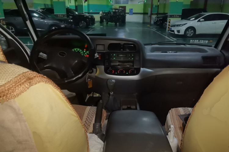 Used Jinbei Hiace 2014 2.0L 5th Generation Kuaiyunwang Business Version 4G19 Center Console