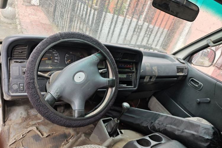 Used Jinbei Hiace 2014 2.0L 5th Generation Kuaiyunwang Business Version 4G20B Center Console