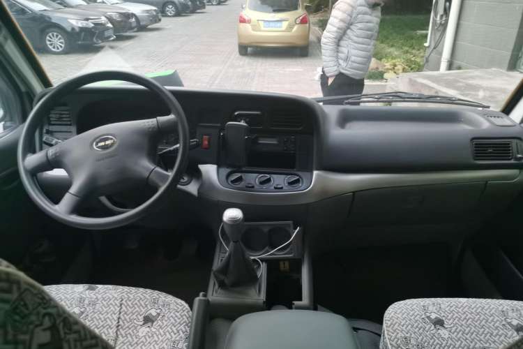 Used Jinbei Hiace 2014 2.0L 5th Generation Kuaiyunwang Business Version 4G19 Center Console