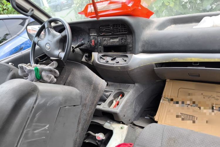 Used Jinbei Hiace 2014 2.0L Fifth-Generation Xiangyun Comfort Type 1 4G21C Center Console
