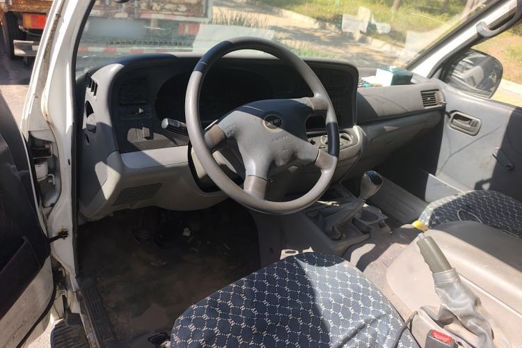 Used Jinbei Hiace 2014 2.0L 5th Generation Kuaiyunwang Business Version 4G19 Center Console