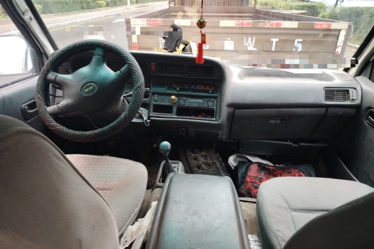 Used Jinbei Hiace 2014 2.0L 5th Generation Kuaiyunwang Business Version 4G19 Center Console