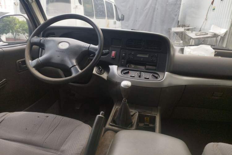 Used Jinbei Hiace 2014 2.0L Fifth-Generation Xiangyun Comfort Type 1 4G20C Center Console