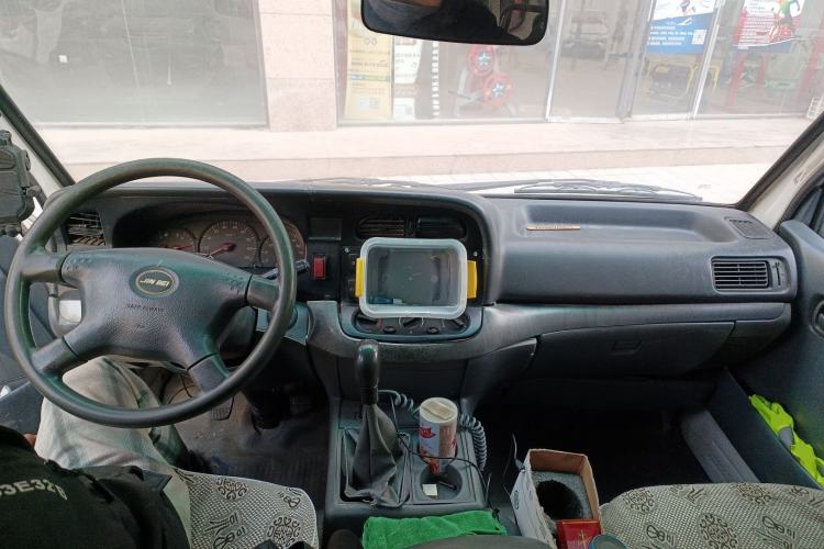 Used Jinbei Hiace 2014 2.0L Fifth-Generation Xiangyun Comfort Type 1 4G21C Center Console